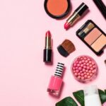 Kamu bakal rugi kalau gak tau tips simpel yang bikin Make up mu flawless dan Glowing ini Hitam Putih Merah Muda Moderen Y2k Streetwear Logo