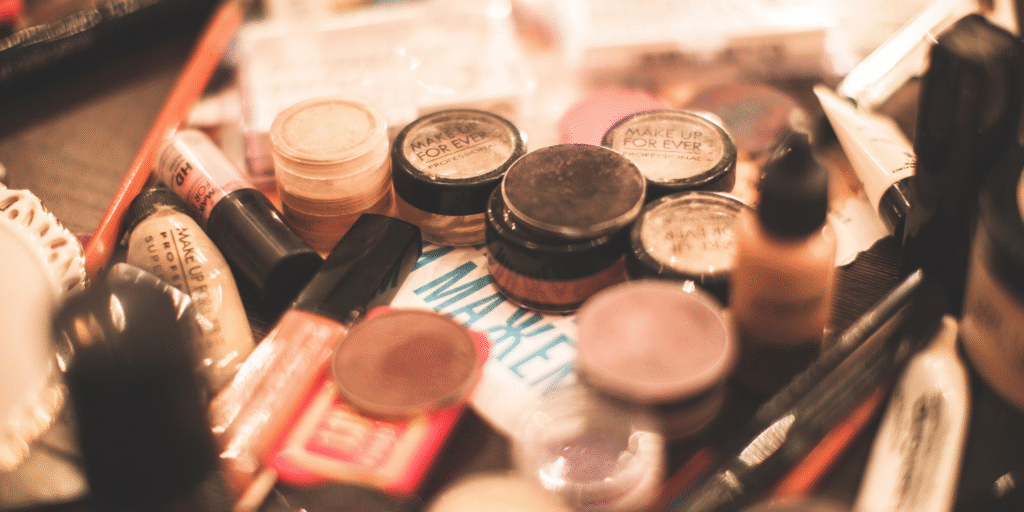 Kamu harus tau Rahasia Make up artis untuk aplikasi foundation agar tidak Crack dan tahan lama