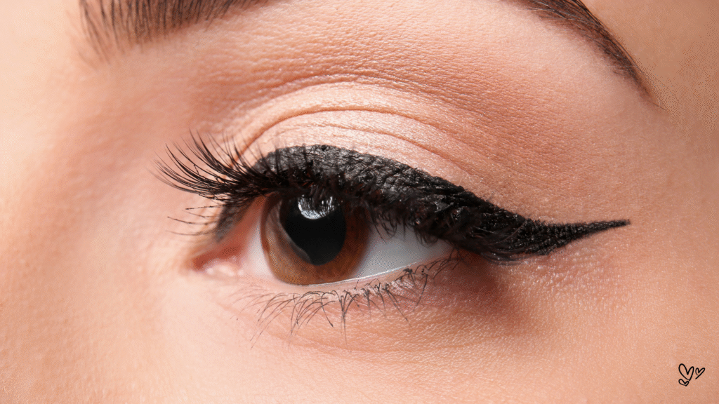 Mau tahu Tips make up bikin Eyeliner On Point dan simetris dalam Sekejap?