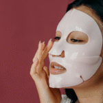 Hydrogel Mask: Generasi Baru Sheet Mask yang Lebih Efektif untuk Kulit Berminyak Hitam Putih Merah Muda Moderen Y2k Streetwear Logo (20)