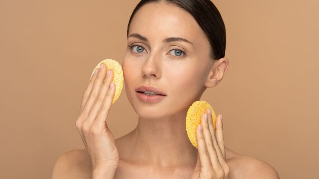 Eksfoliasi: Teman Baik atau Musuh Kulit Sensitif?