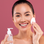 Hydrating Toner vs Exfoliating Toner: Apa Bedanya dan Mana yang Cocok untuk Kulitmu? Hydrating Toner vs Exfoliating Toner: Apa Bedanya dan Mana yang Cocok untuk Kulitmu?